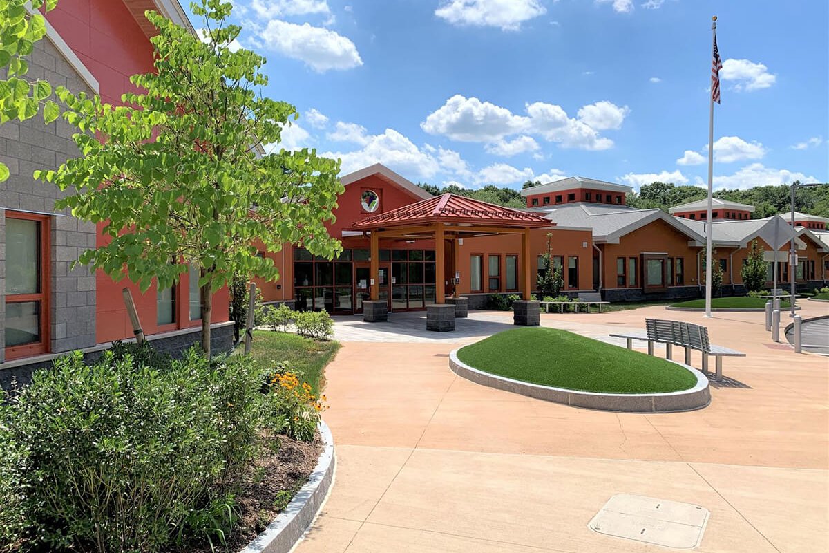 RDA-Design_EarlyChildhoodEducationCenter_FrontPlaza